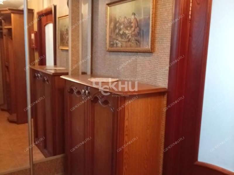 четырёхкомнатная квартира на улице Карла Маркса дом 32