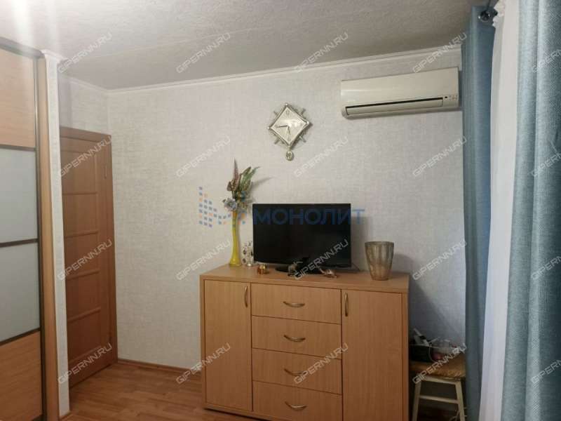 трёхкомнатная квартира на улице Александра Хохлова дом 21