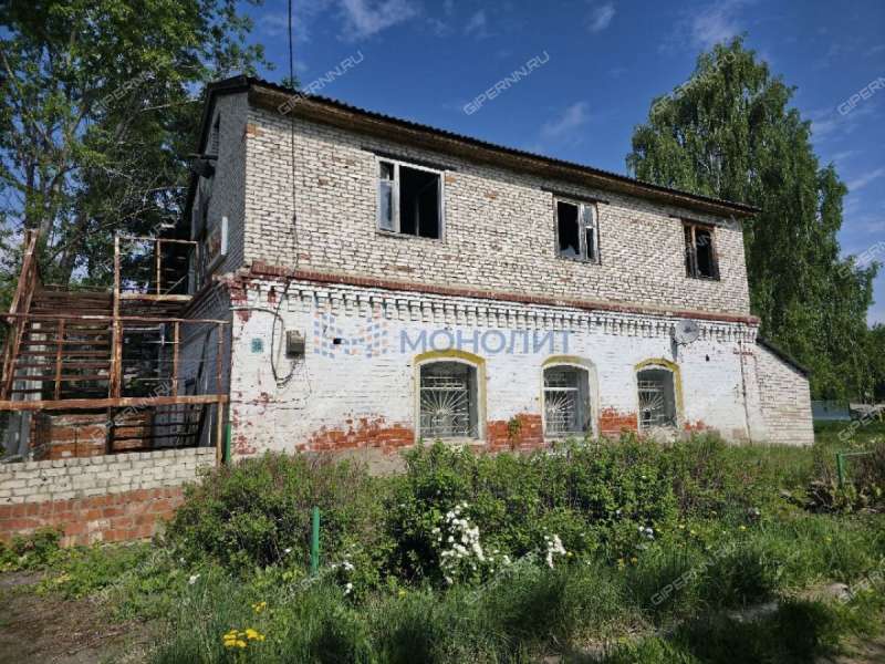 здание под торговую площадь на улице Ленина село Работки