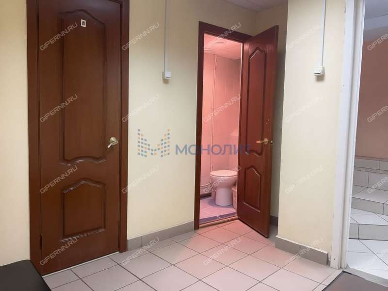 помещение под офис, торговую площадь на Комсомольской улице