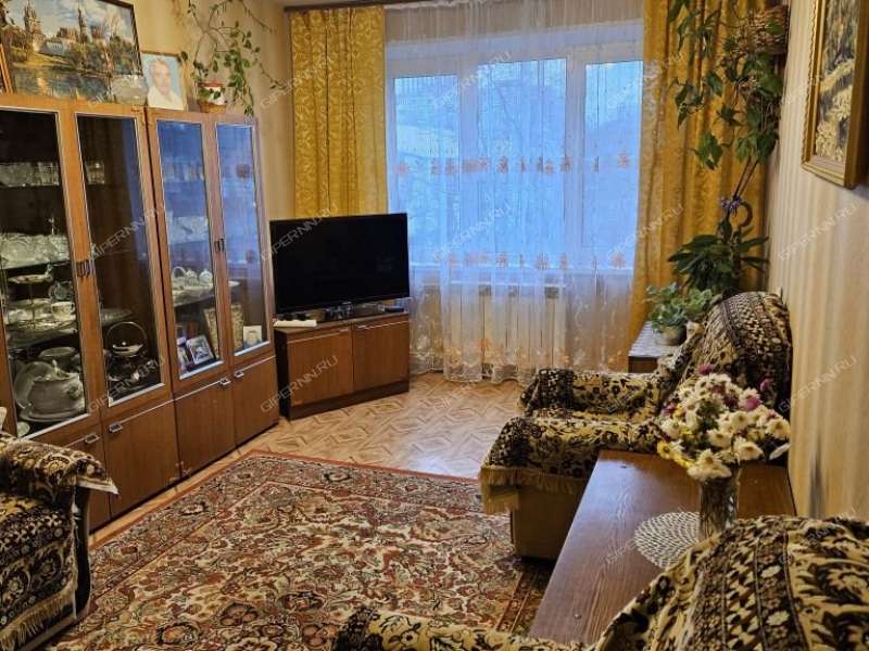 трёхкомнатная квартира на Мончегорской улице дом 33