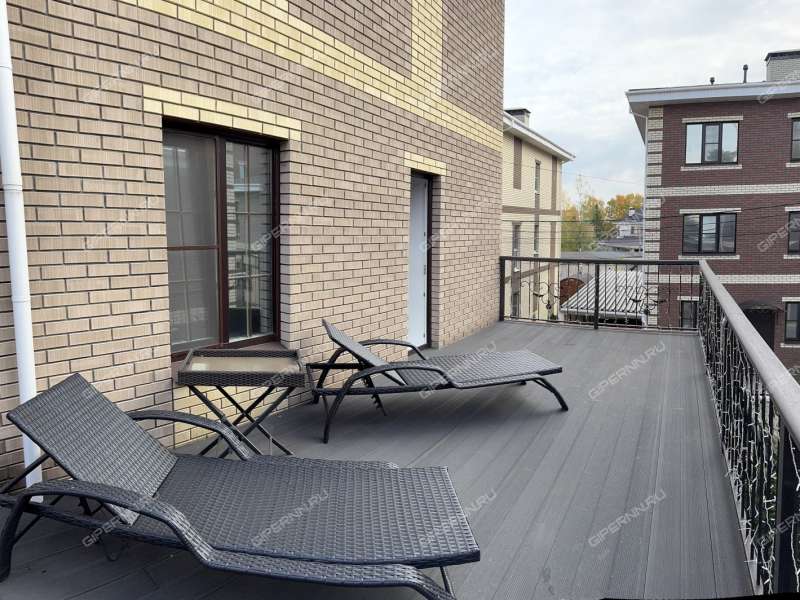 дом в деревне Новая