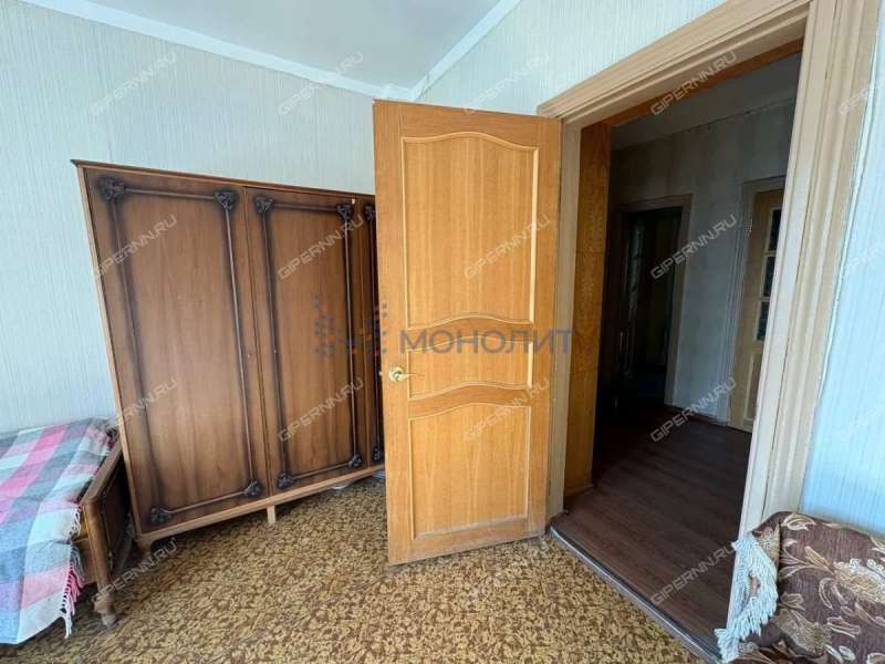 трёхкомнатная квартира на улице Героя Безрукова дом 8