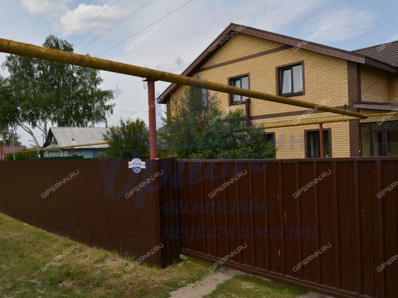 дом на Центральной улице село Криуша