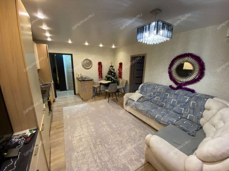 трёхкомнатная квартира на бульваре 60-летия Октября дом 21 к2