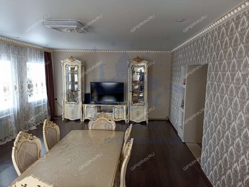 дом на Центральной улице село Криуша