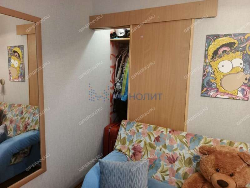 трёхкомнатная квартира на улице Александра Хохлова дом 21