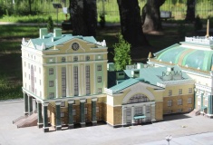 От Кремля до Сахалина. Парк с миниатюрными дворцами открылся на Бору