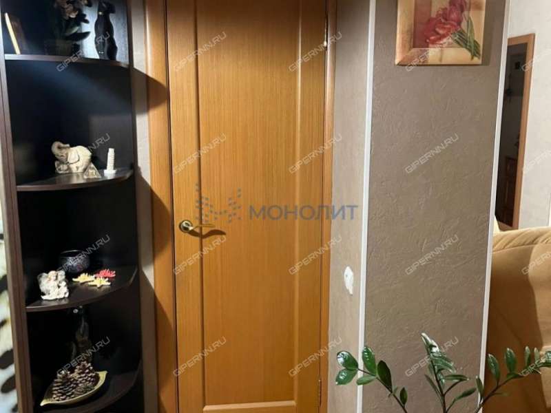 трёхкомнатная квартира на улице Александра Хохлова дом 21